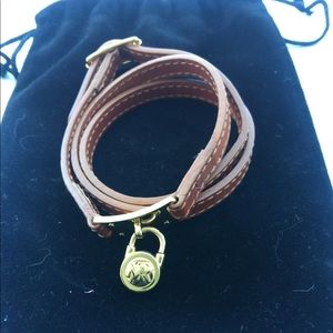 MICHAEL KORS leather wrap bracelet 💛💛